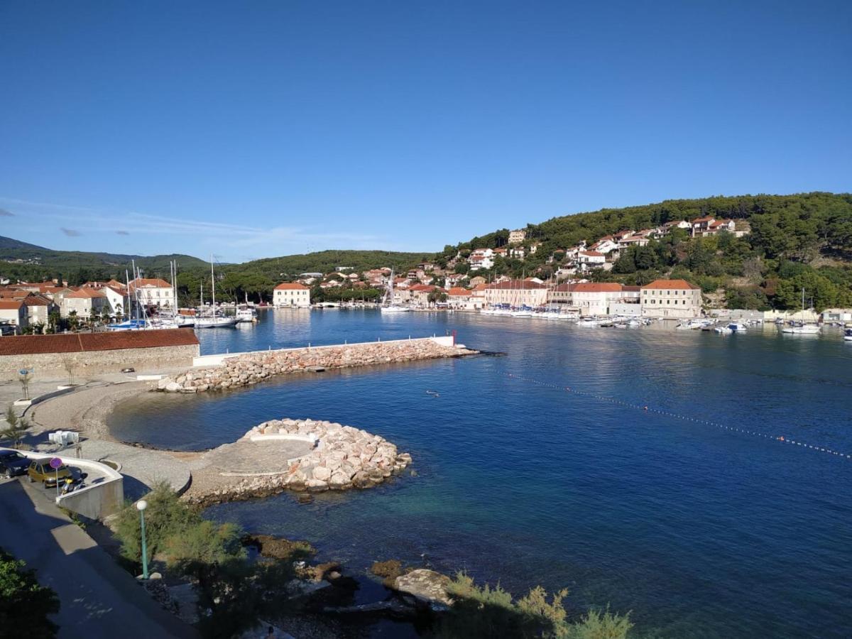 Apartments Peronja Jelsa Seafront ภายนอก รูปภาพ