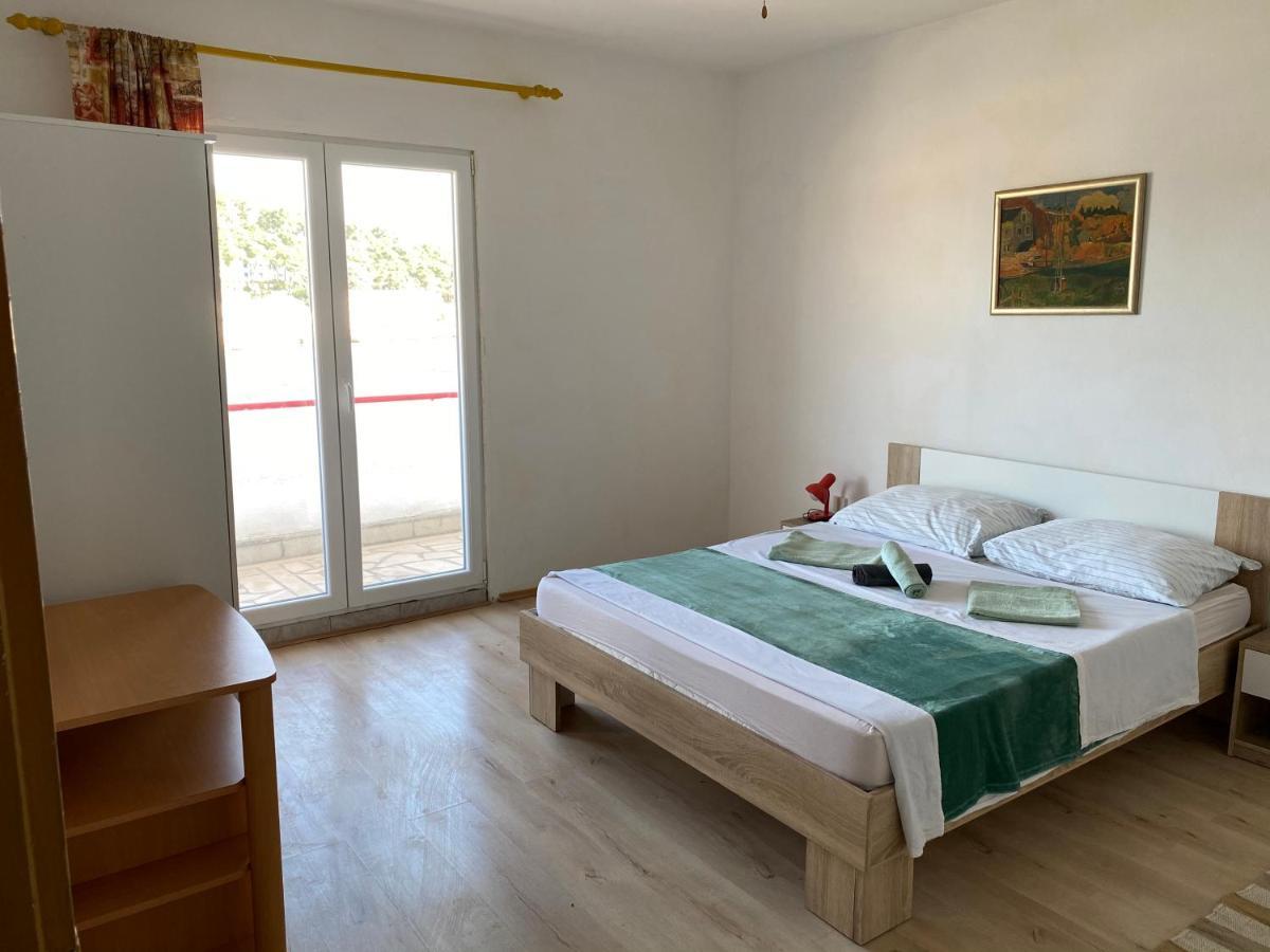Apartments Peronja Jelsa Seafront ภายนอก รูปภาพ