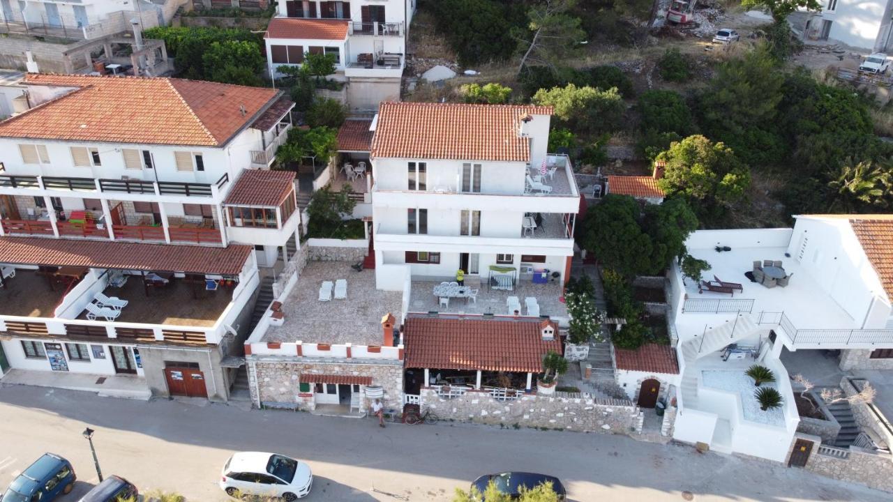 Apartments Peronja Jelsa Seafront ภายนอก รูปภาพ