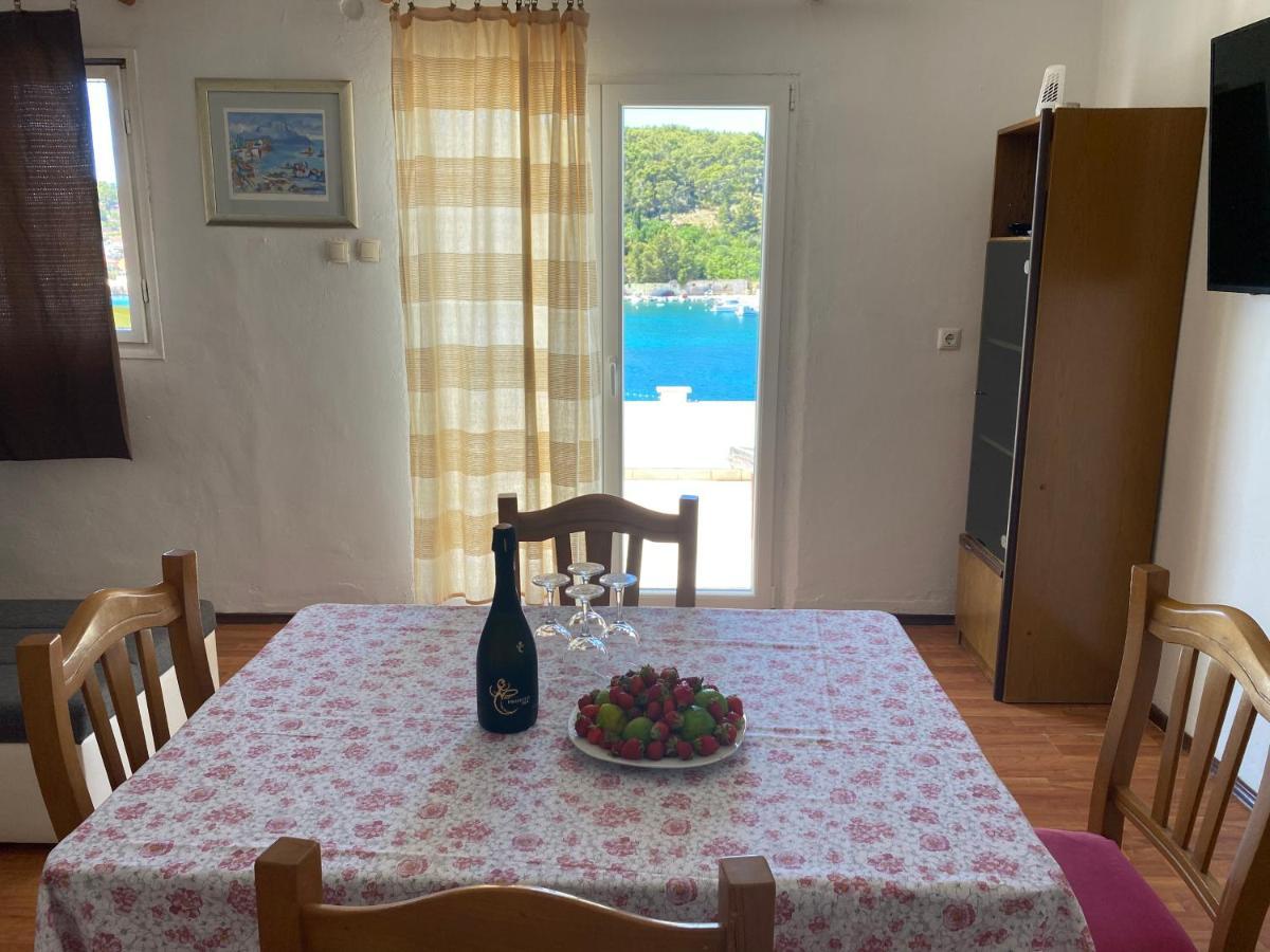 Apartments Peronja Jelsa Seafront ภายนอก รูปภาพ