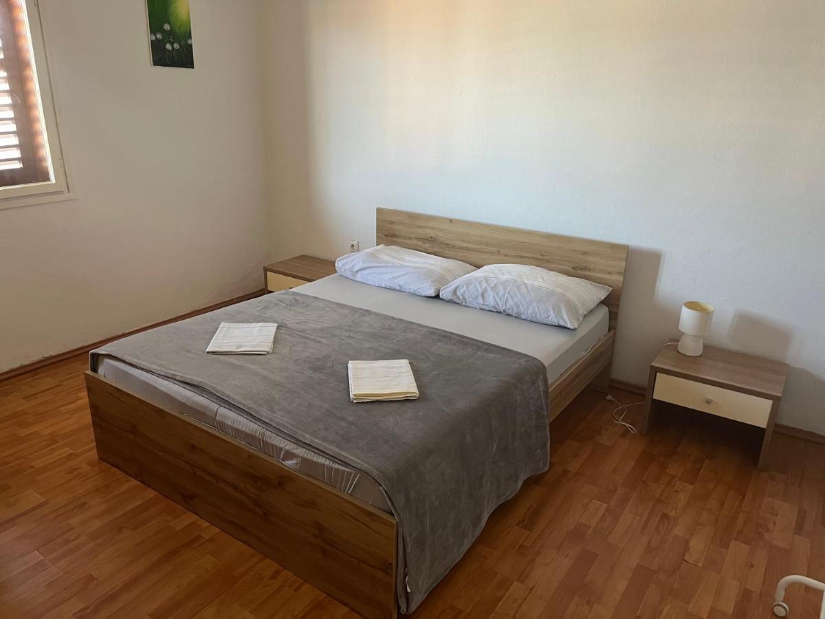 Apartments Peronja Jelsa Seafront ภายนอก รูปภาพ