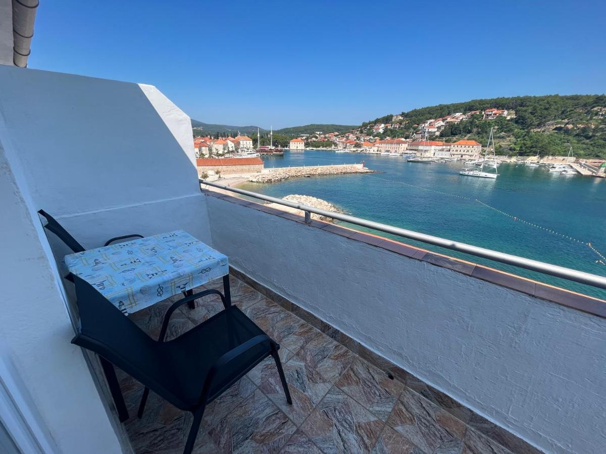 Apartments Peronja Jelsa Seafront ภายนอก รูปภาพ