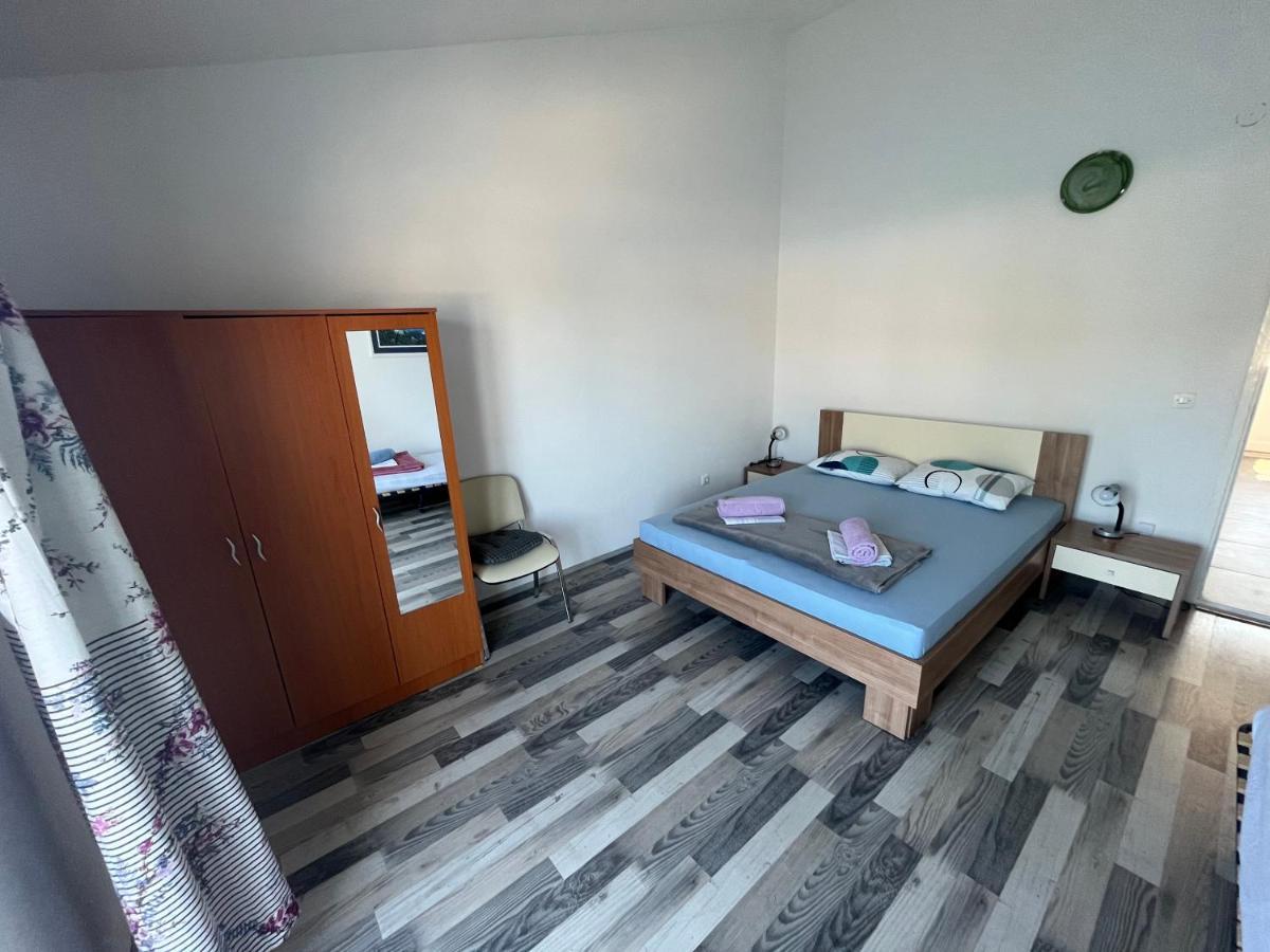 Apartments Peronja Jelsa Seafront ภายนอก รูปภาพ