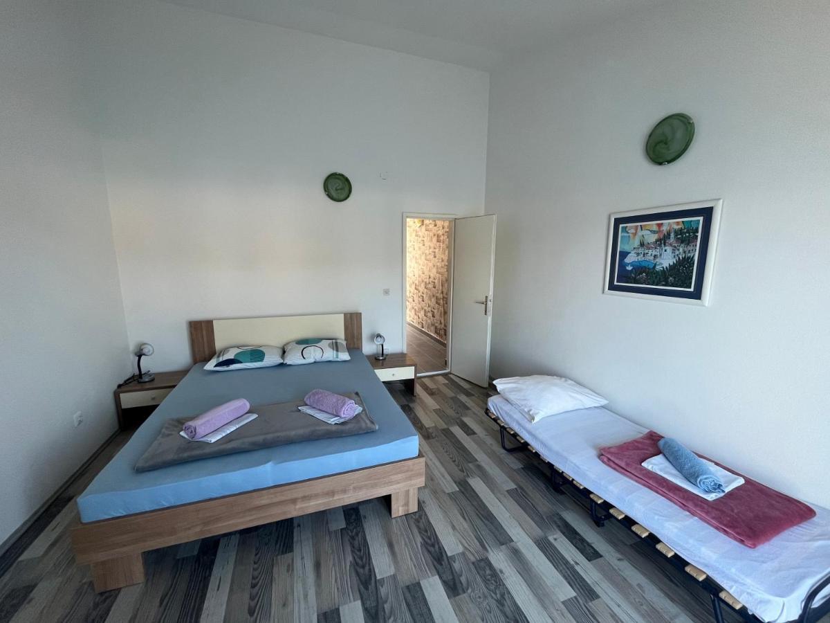 Apartments Peronja Jelsa Seafront ภายนอก รูปภาพ