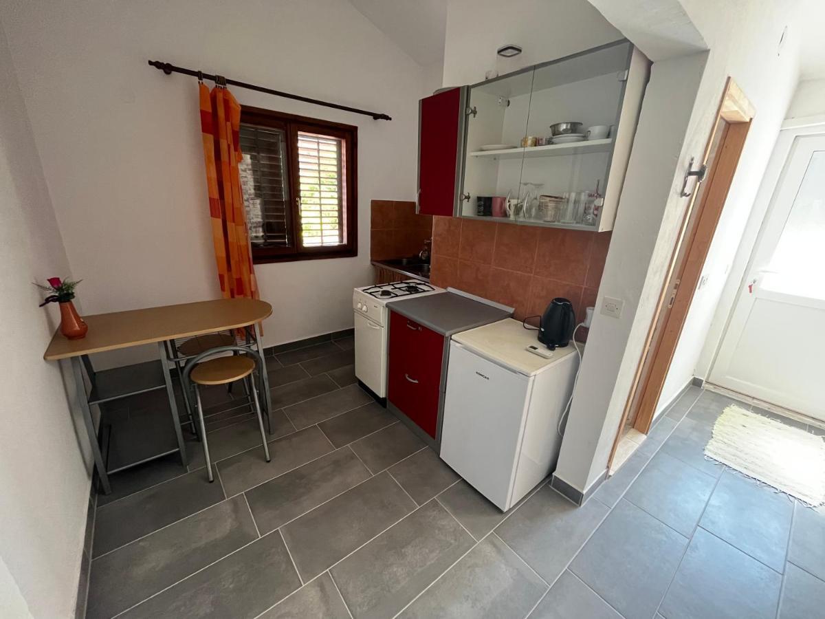 Apartments Peronja Jelsa Seafront ภายนอก รูปภาพ