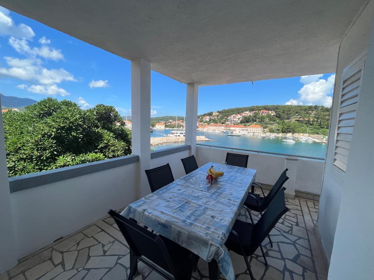 Apartments Peronja Jelsa Seafront ภายนอก รูปภาพ