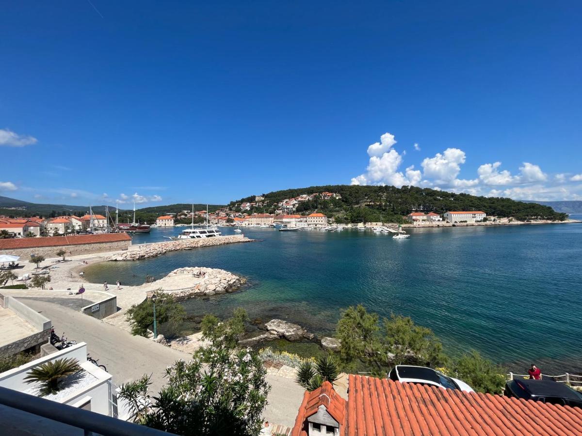 Apartments Peronja Jelsa Seafront ภายนอก รูปภาพ