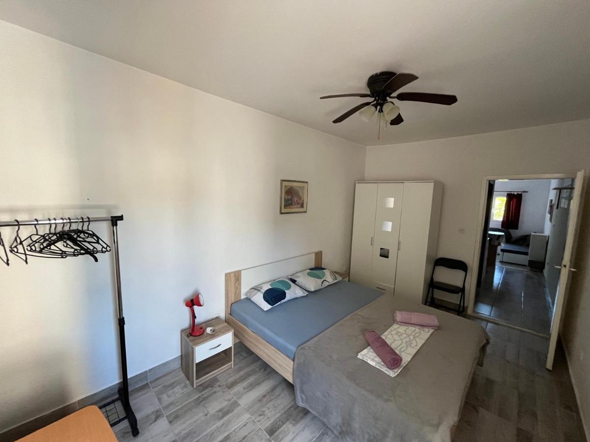 Apartments Peronja Jelsa Seafront ภายนอก รูปภาพ