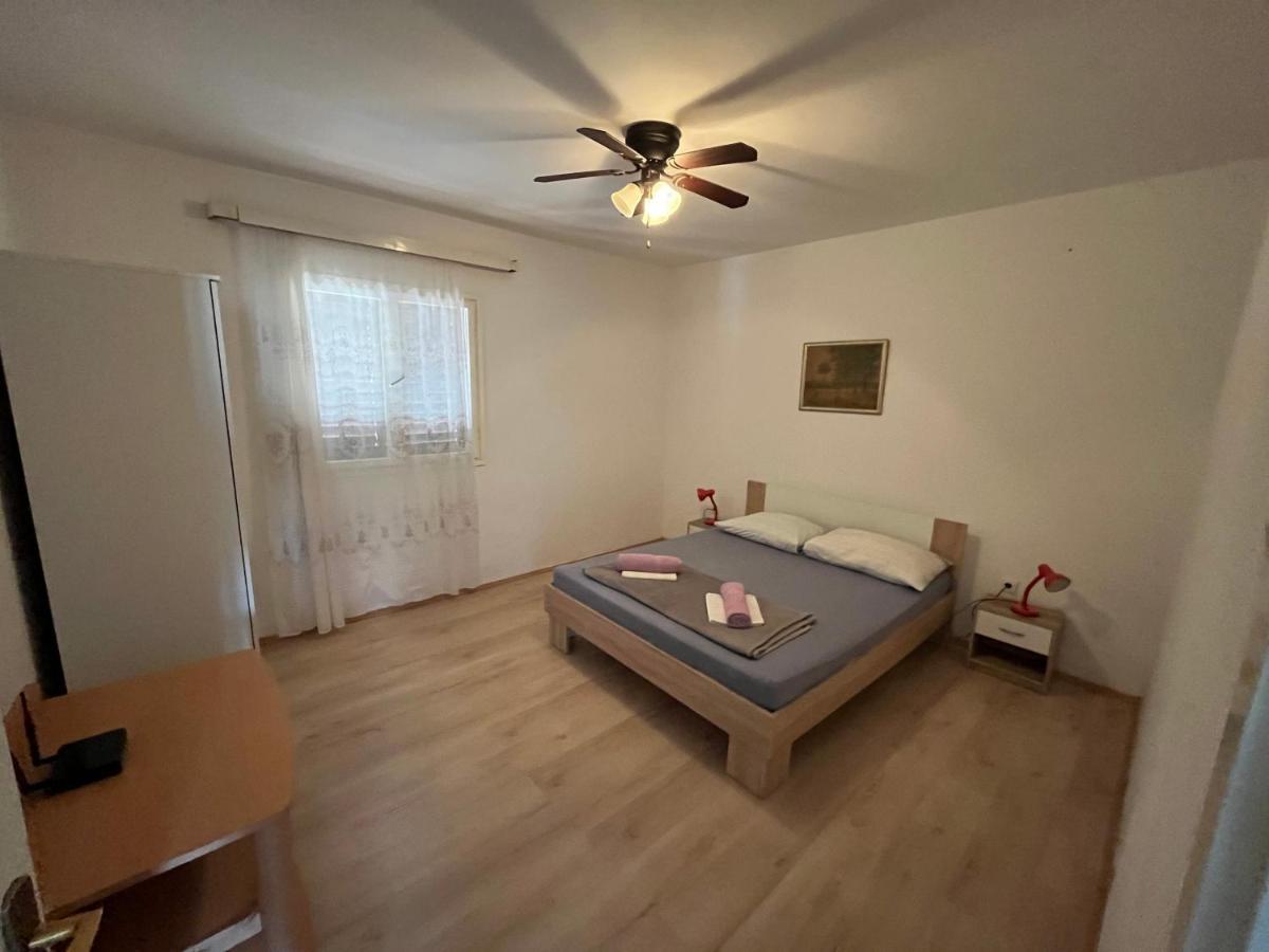 Apartments Peronja Jelsa Seafront ภายนอก รูปภาพ