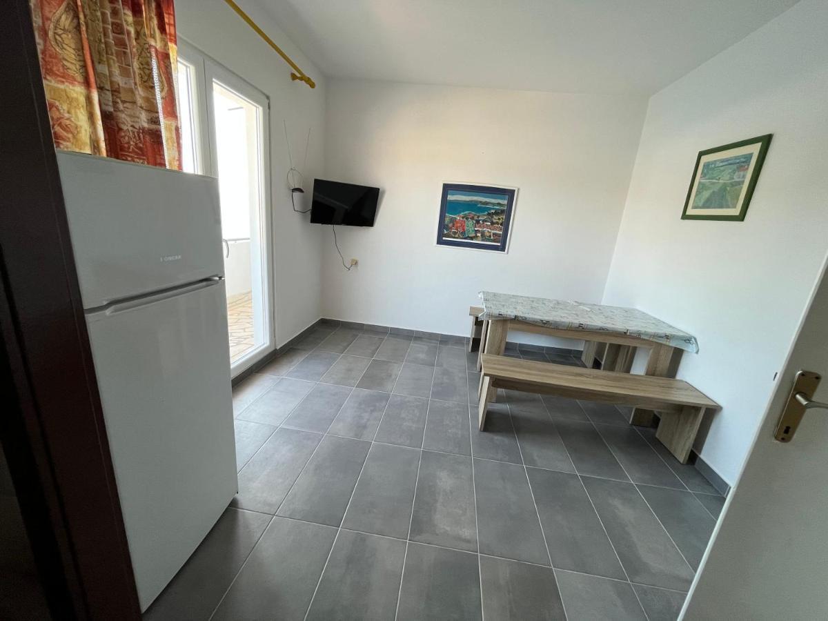 Apartments Peronja Jelsa Seafront ภายนอก รูปภาพ