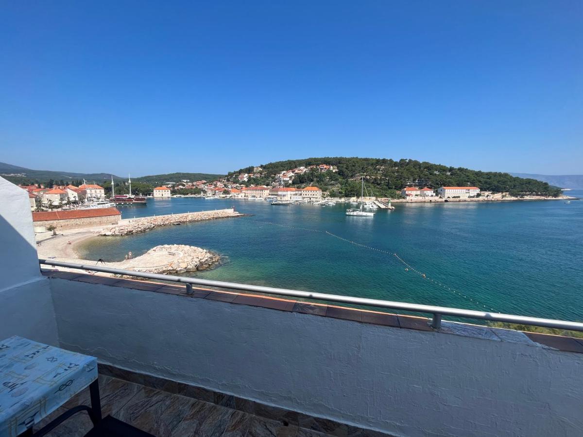 Apartments Peronja Jelsa Seafront ภายนอก รูปภาพ
