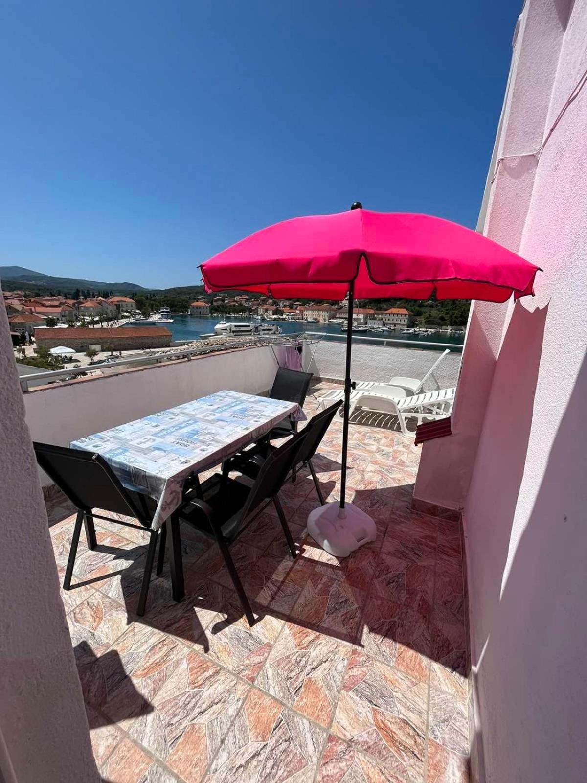Apartments Peronja Jelsa Seafront ภายนอก รูปภาพ