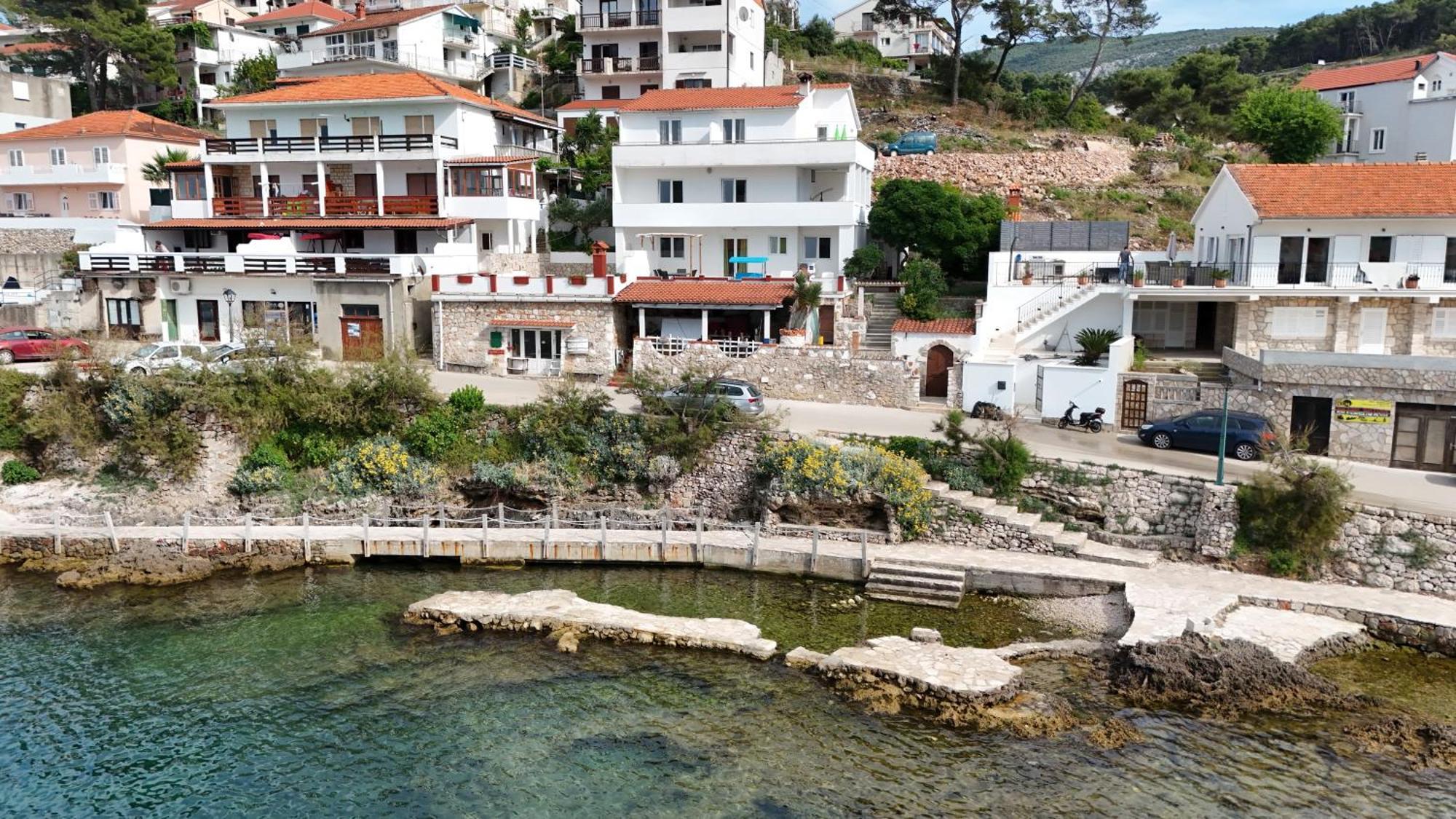 Apartments Peronja Jelsa Seafront ภายนอก รูปภาพ