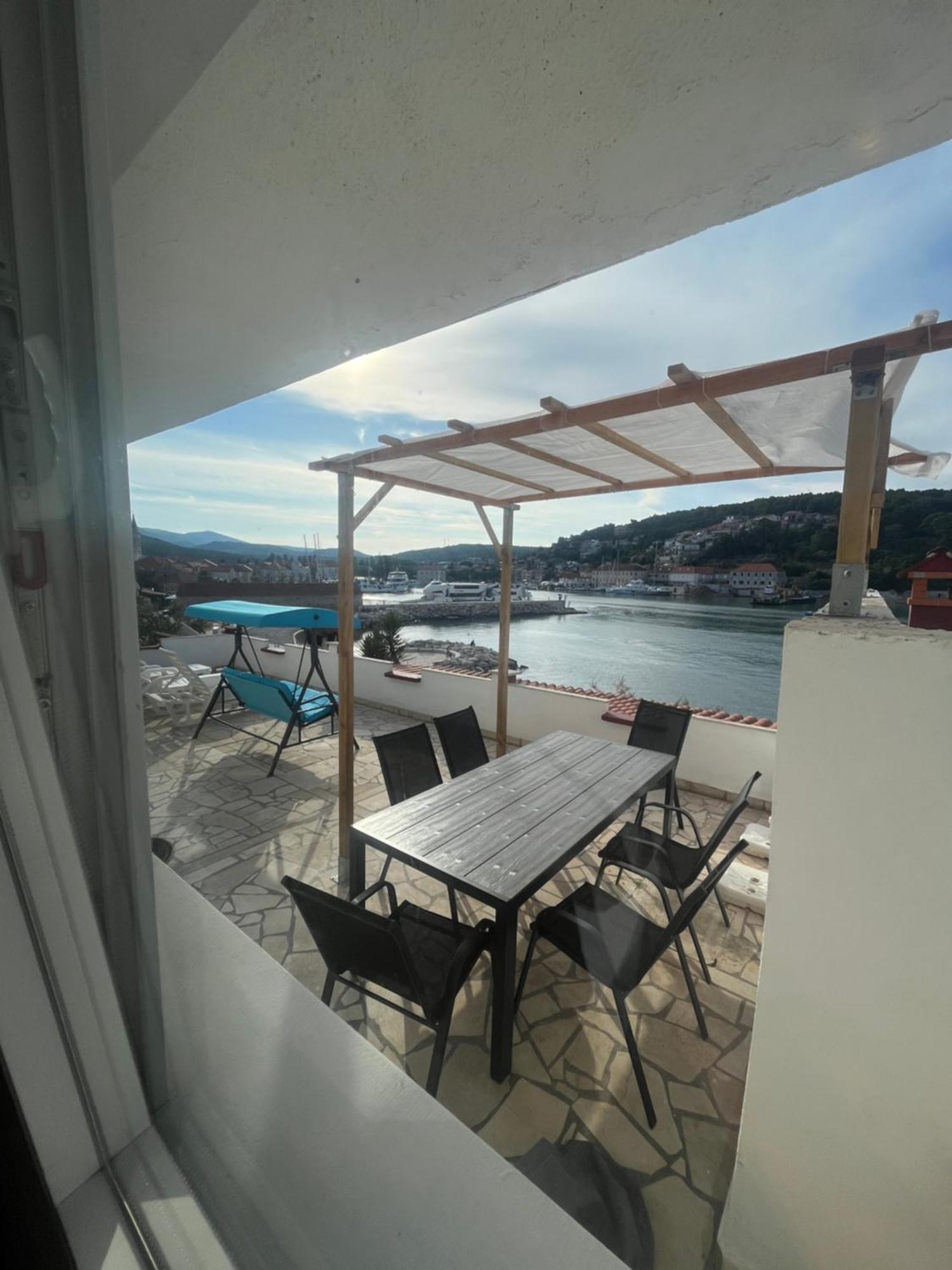 Apartments Peronja Jelsa Seafront ภายนอก รูปภาพ