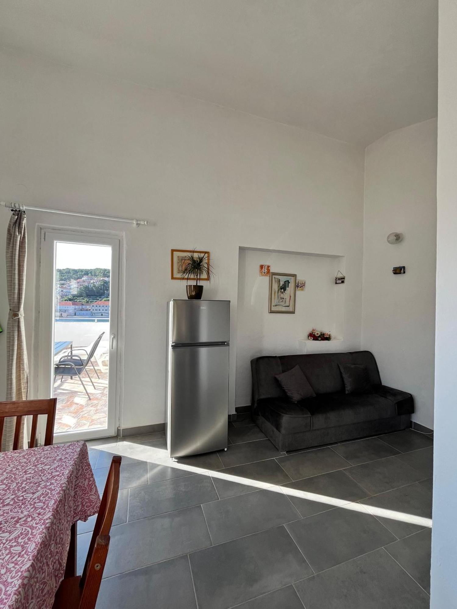 Apartments Peronja Jelsa Seafront ภายนอก รูปภาพ