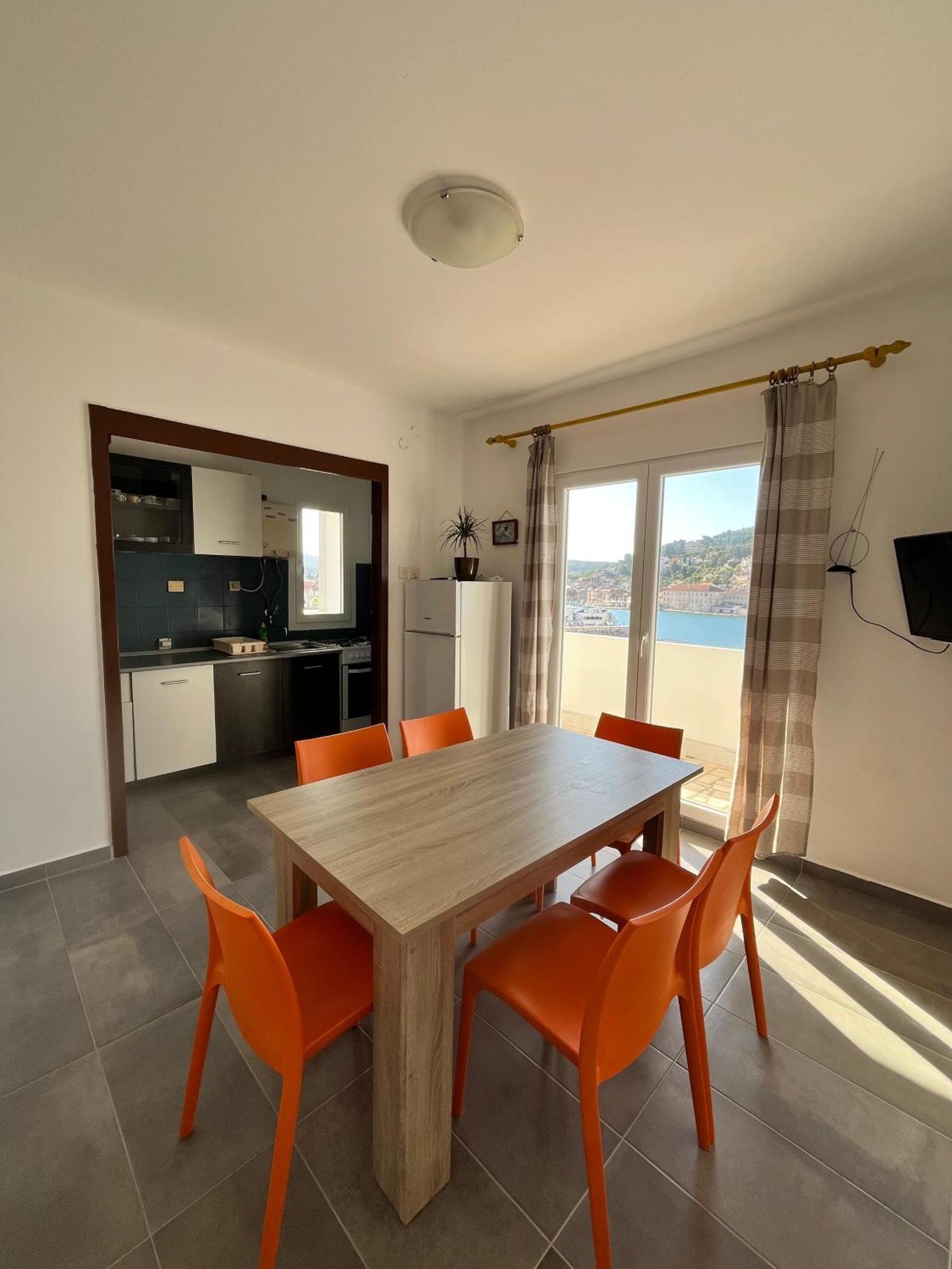 Apartments Peronja Jelsa Seafront ภายนอก รูปภาพ