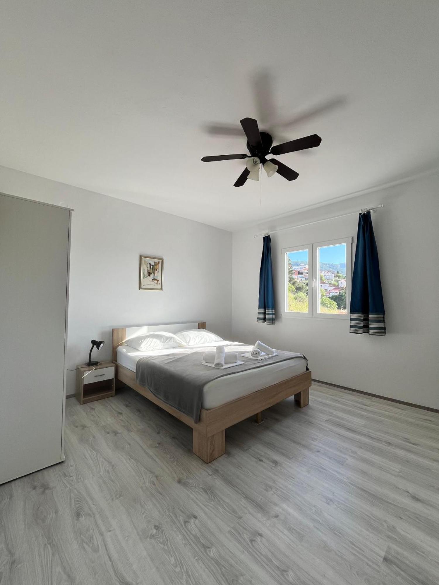 Apartments Peronja Jelsa Seafront ภายนอก รูปภาพ