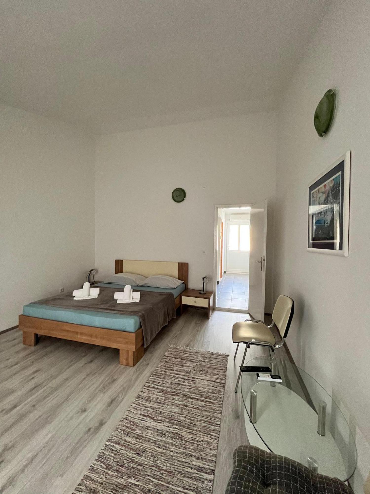 Apartments Peronja Jelsa Seafront ภายนอก รูปภาพ