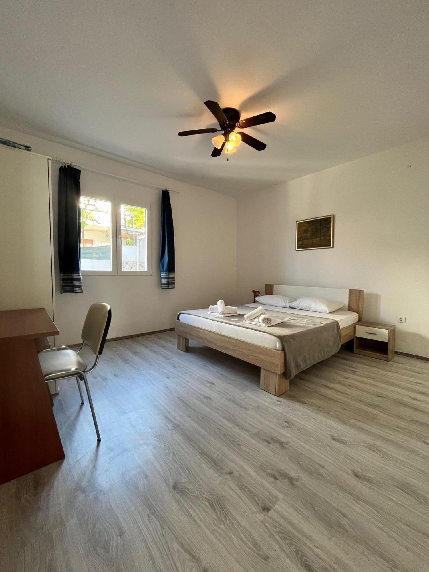 Apartments Peronja Jelsa Seafront ภายนอก รูปภาพ
