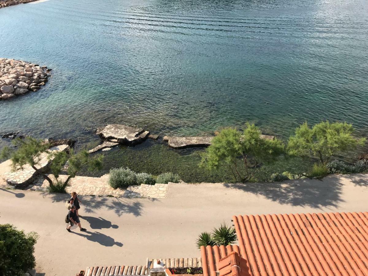 Apartments Peronja Jelsa Seafront ภายนอก รูปภาพ