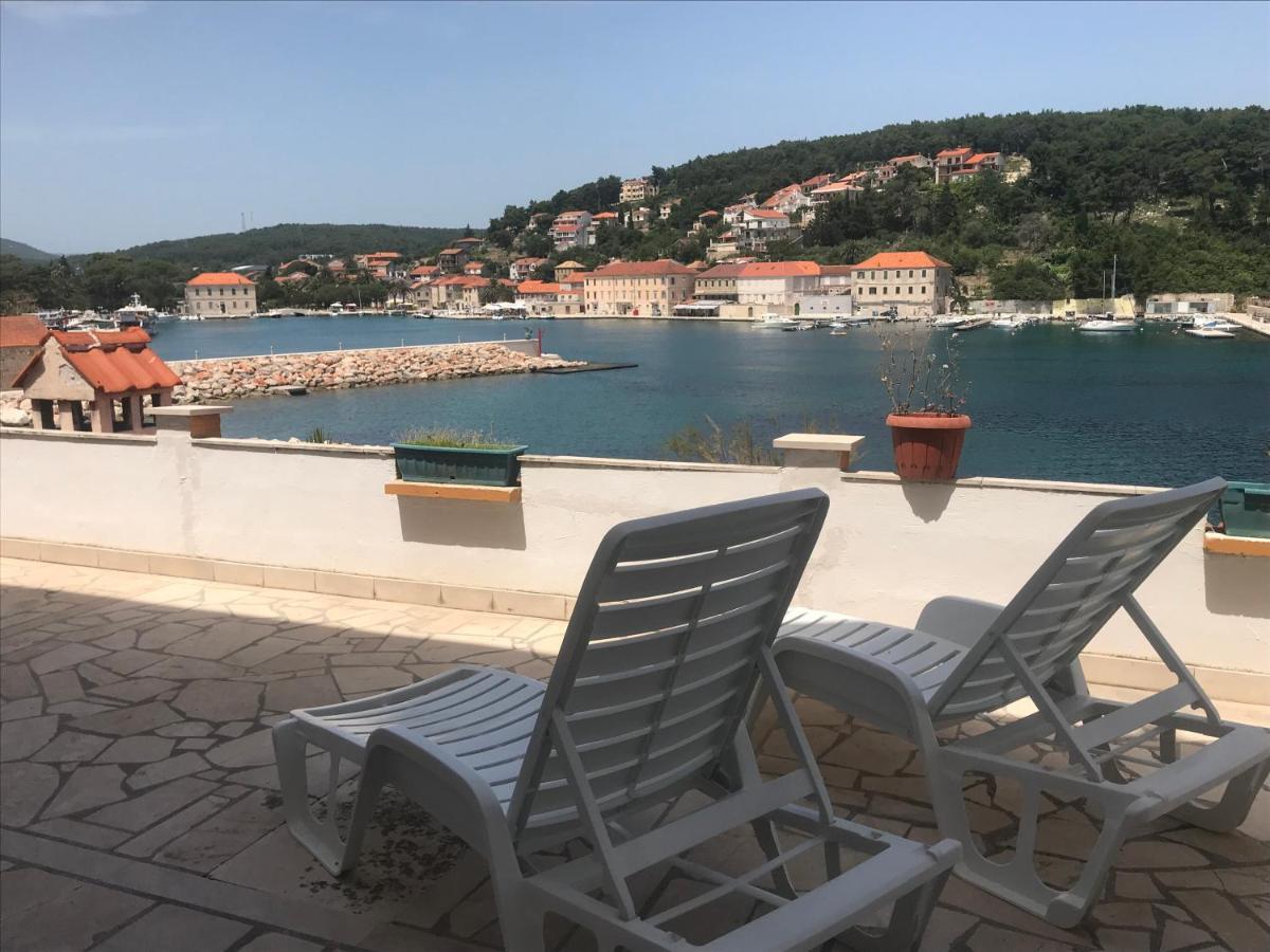 Apartments Peronja Jelsa Seafront ภายนอก รูปภาพ